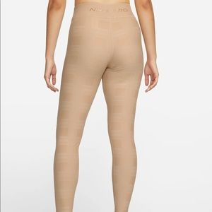 Nike Pro Dri-FIT
Women's Leggings size M